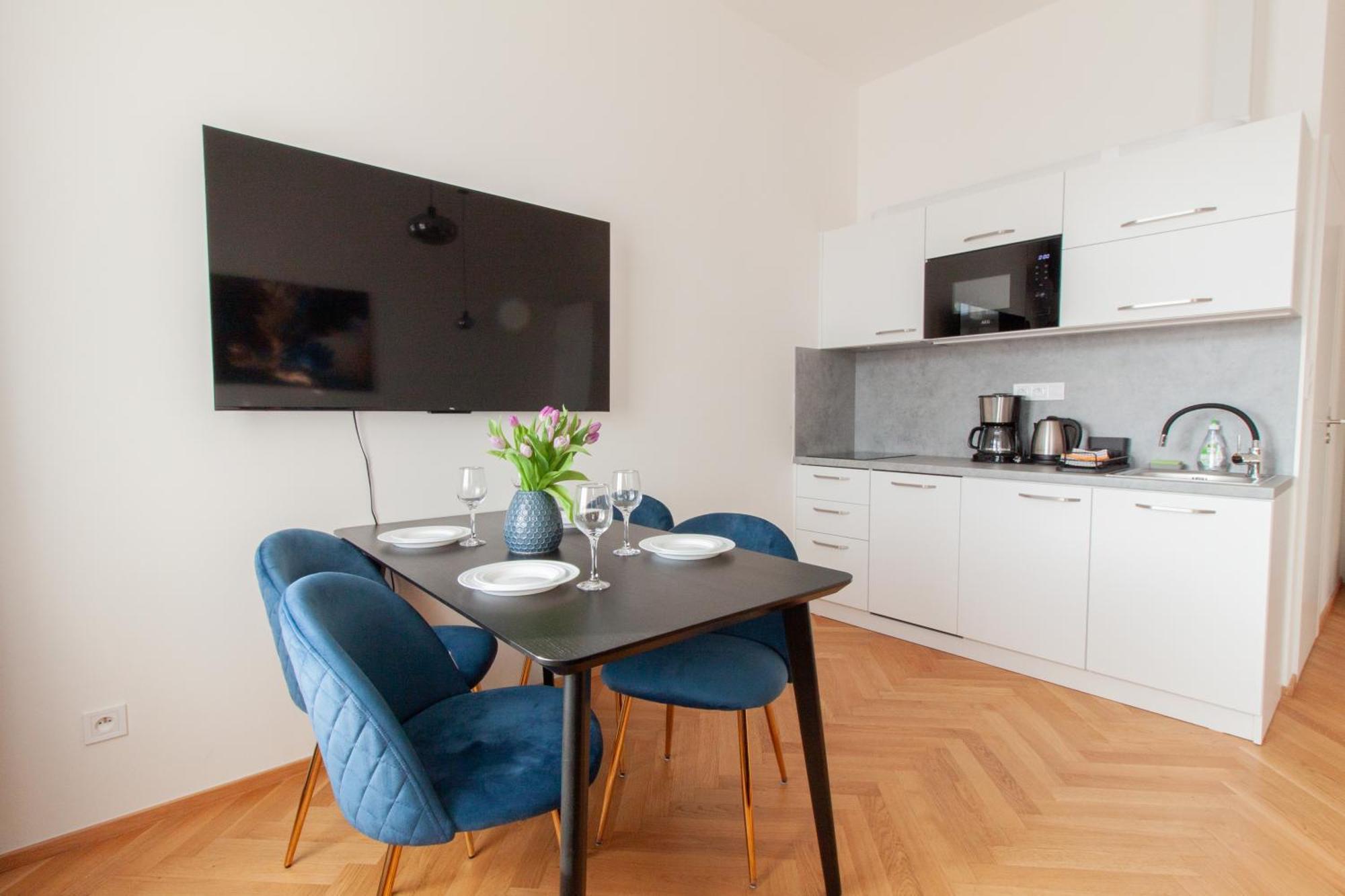 Seifertova Apartment Prag